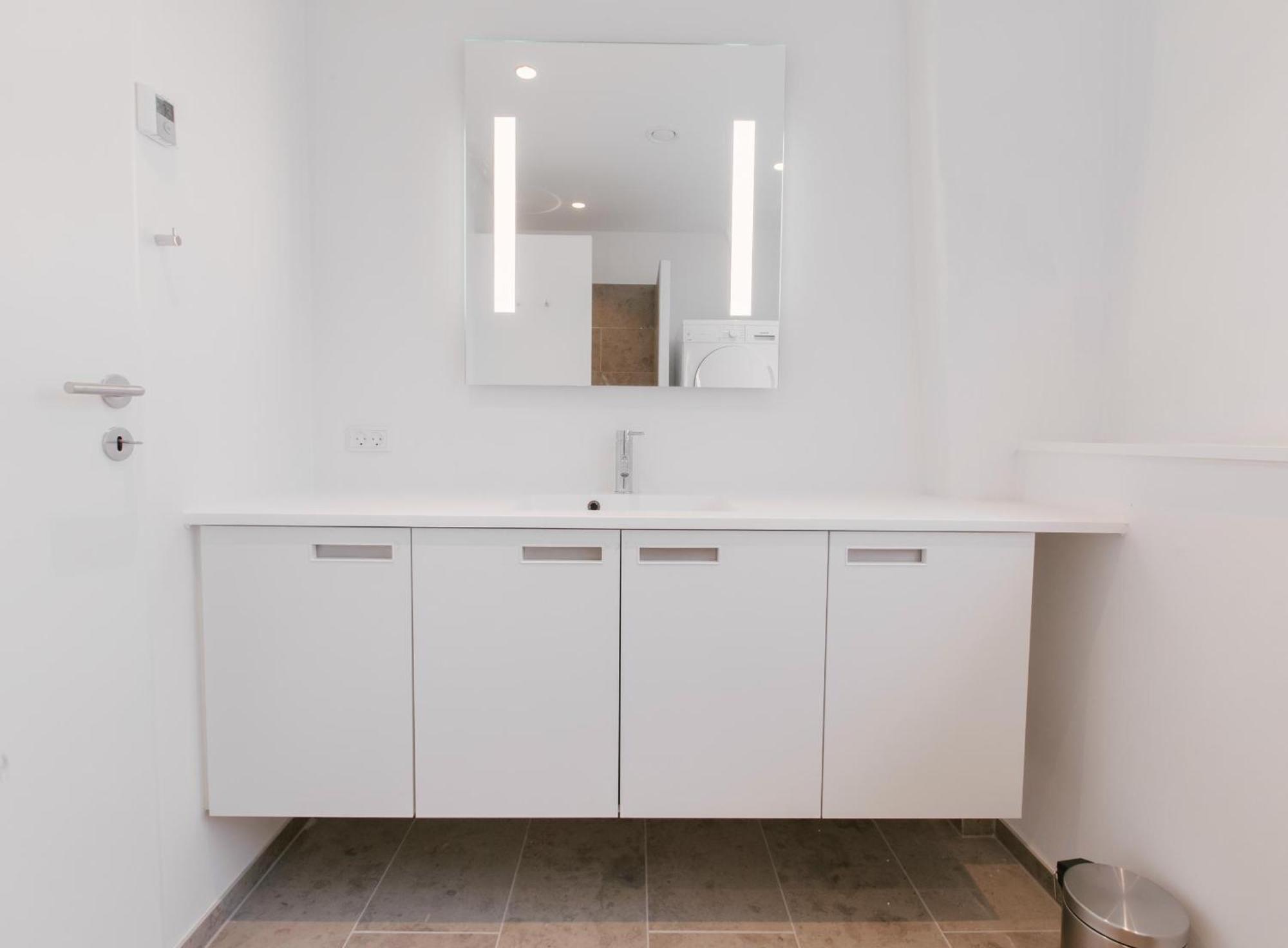 Lejlighed Stunning 2-bed Wlarge Balcony *