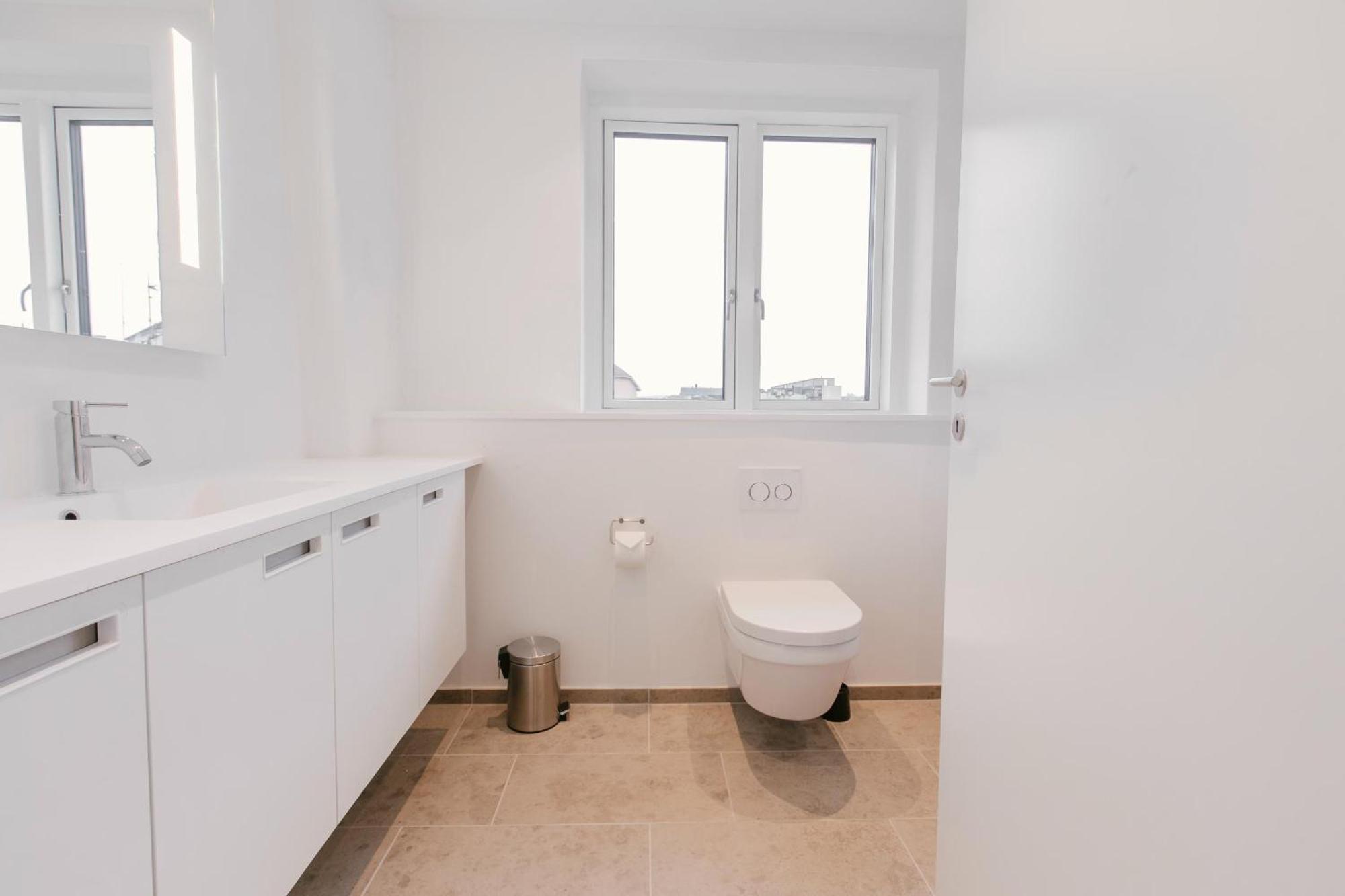 Stunning 2-bed Wlarge Balcony